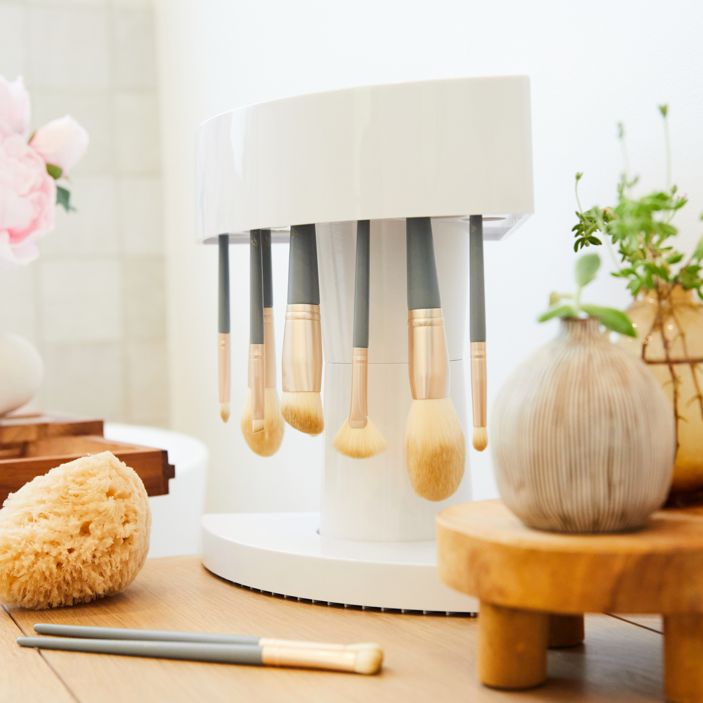 Brushelle Beauty Makeup Brush Holder/Drying Stand - White