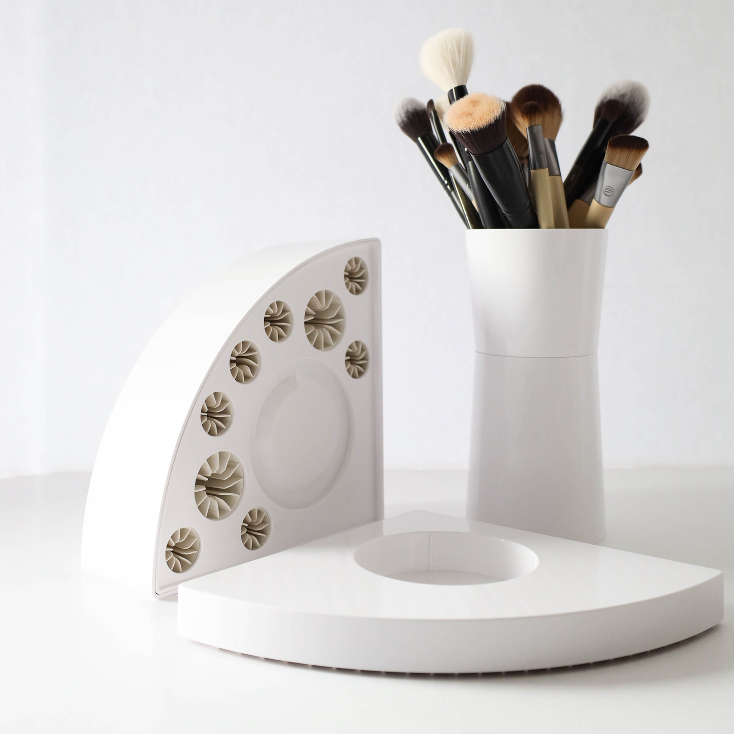 Brushelle Beauty Makeup Brush Holder/Drying Stand - White