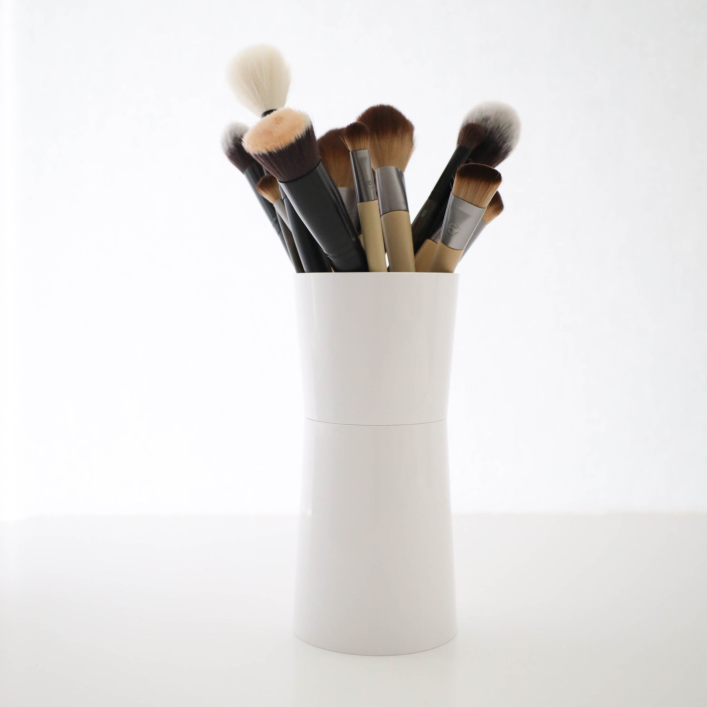 Brushelle Beauty Makeup Brush Holder/Drying Stand - White